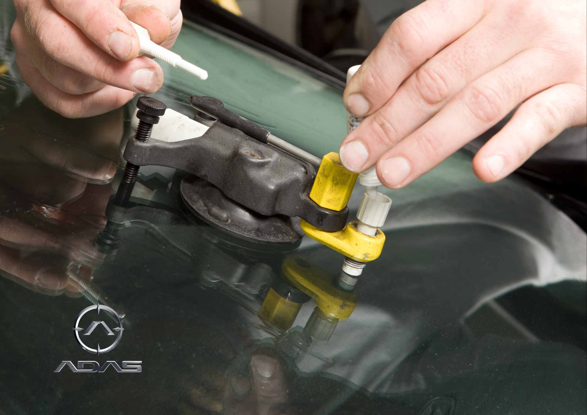 mobile windshield repair chip stone west island