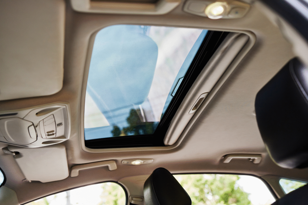 Problème de toit ouvrant : les signes qui indiquent qu’une réparation est nécessaire